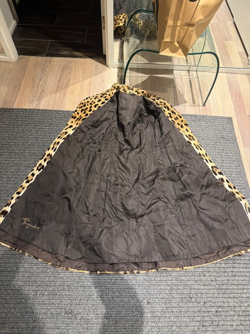 Fur coat in great condition - Picture 3 of 4